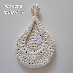 MEDIUM 004 ECRU HANDMADE CROCHETED HANGING WALL BASKET